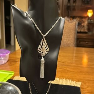 KENDRA SCOTT LONG SILVER NECKLACE